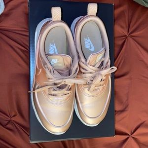 Nike Airmax Thea
Rose gold
US 6.5